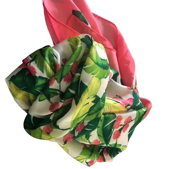 VS Victoria’s Secret Supermodel Essential Floral Square Scarf Pink Green 45X45 - Picture 3 of 5